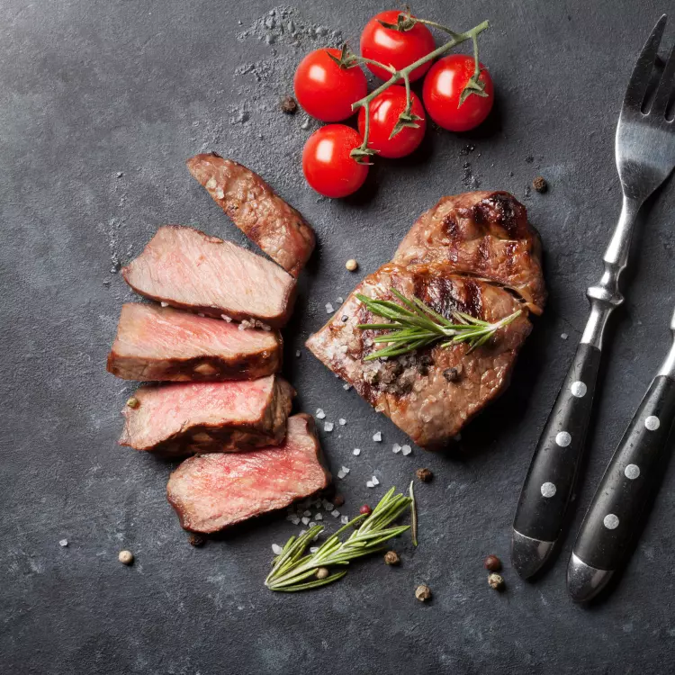 2 steaks de bœuf, sauce aux 3 poivres