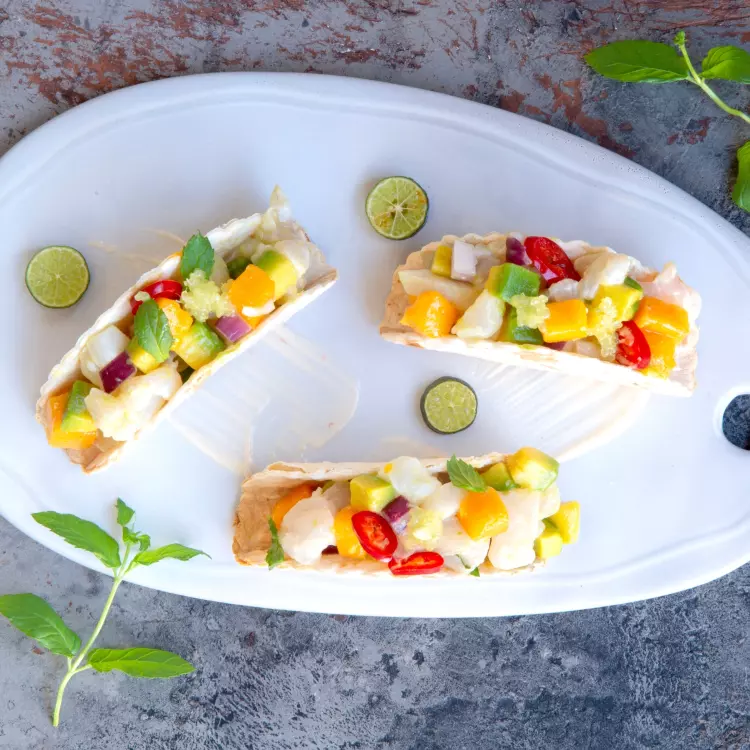 8 tacos de ceviche de morue, maïs grillé, salade de chou à la coriandre