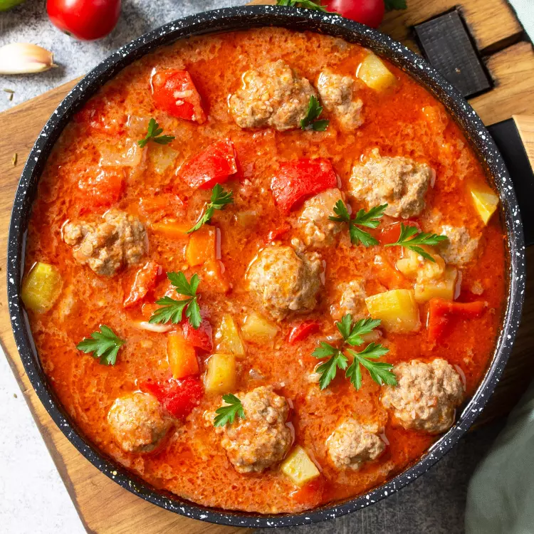 Mijoté de boulettes de boeuf et pois chiches, courge spaghetti