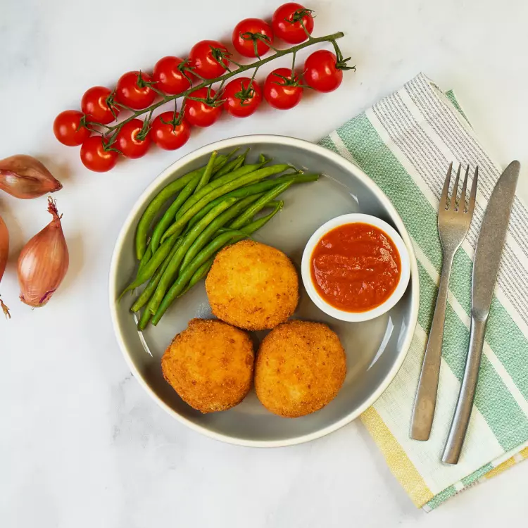 12 mini-croquettes de risotto à la truffe, antipasti de légumes et tomates confites 12 mini-croquettes de risotto à la truffe, antipasti de légumes et tomates confites