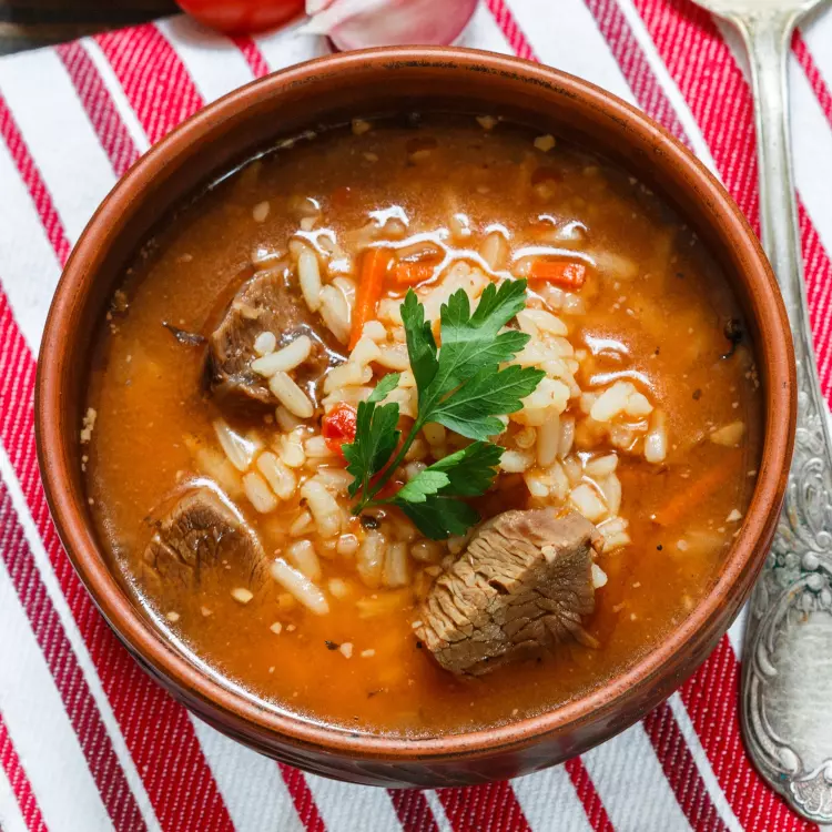 Soupe de veau et duo de riz aux tomates