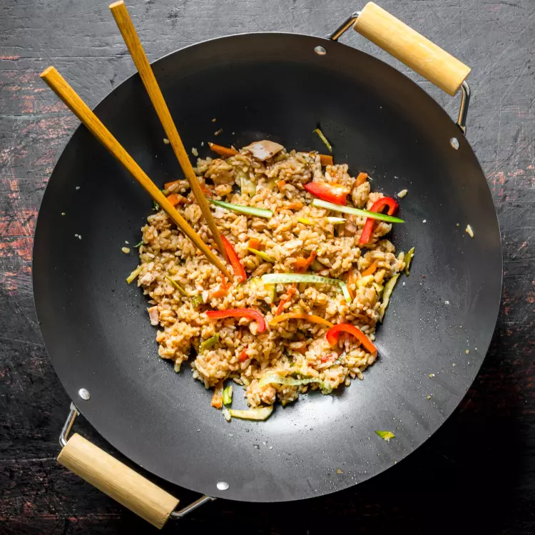 Riz frit au poulet et légumes (750g)