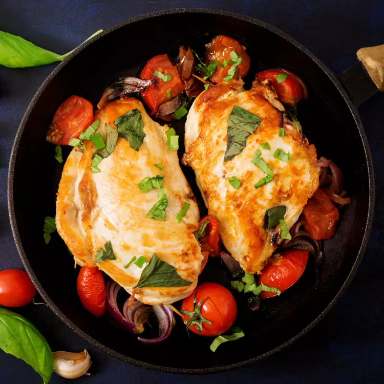 2 poitrines de poulet farcies au pesto de tomates séchées, réduction balsamique