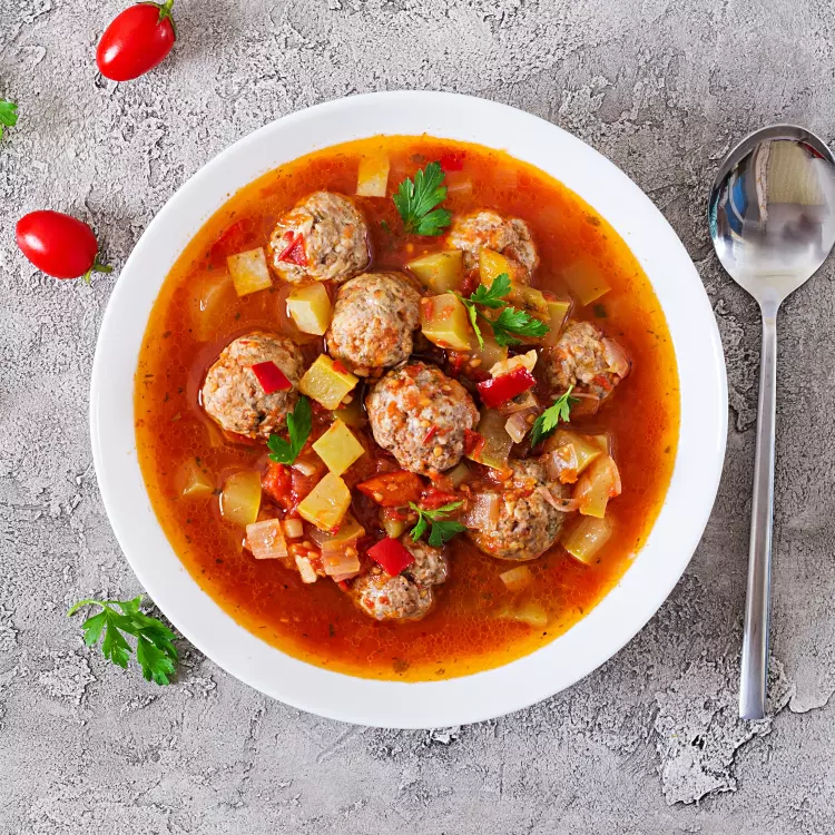 Soupe aux boulettes de veau et légumes