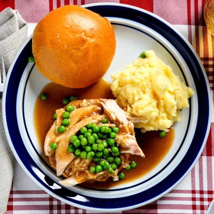 Hot chicken aux petits pois et purée de pommes de terre