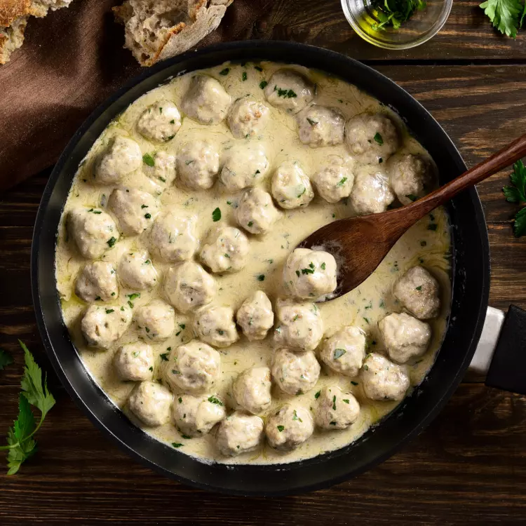Boulettes de veau dijonnaise, quinoa et légumes