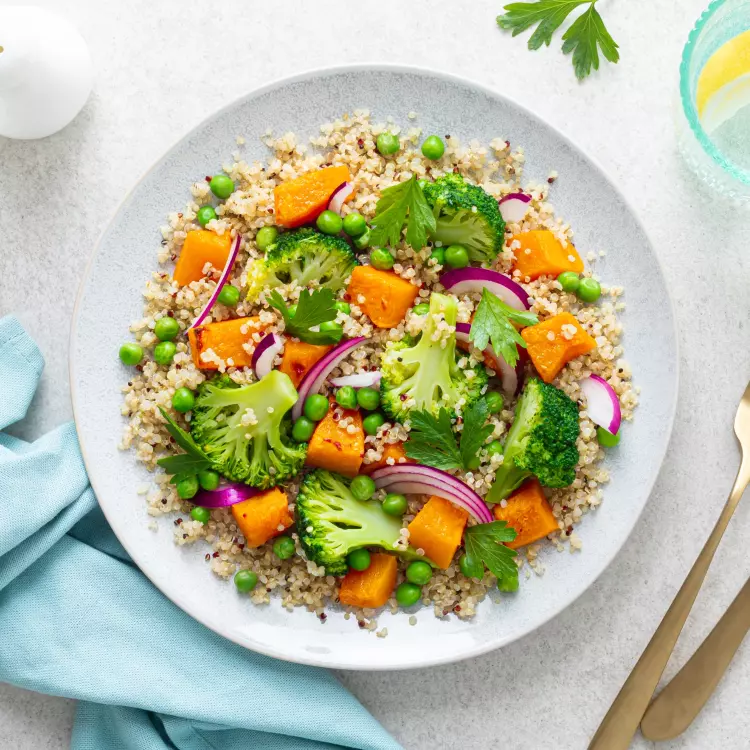 Salade thaïe de courge butternut rôtie et noix de cajou, vinaigrette au sésame et gingembre (750ml)