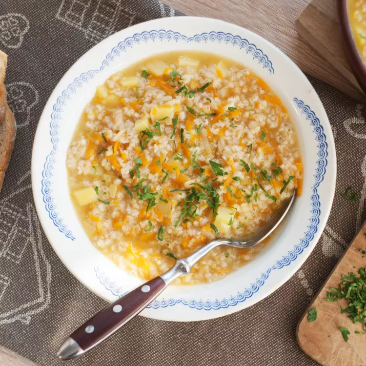 Soupe de dinde et orge au jus de tomate