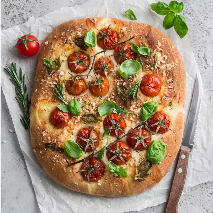 2 focaccias aux tomates confites, artichauts et mozzarella Buffarella