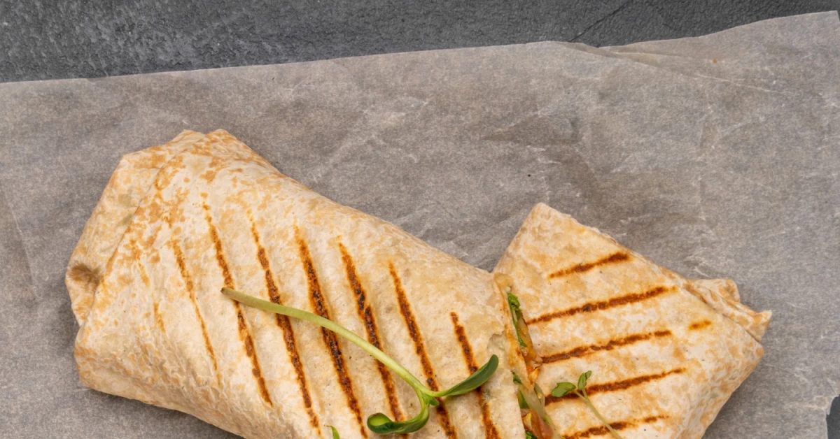 2 wraps poulet grillé, sauce ranch aux légumes Antoine.ca