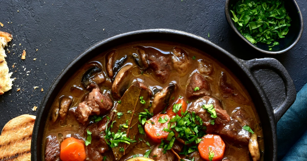 Braisé de boeuf au vin rouge et légumes d'automne, polenta au