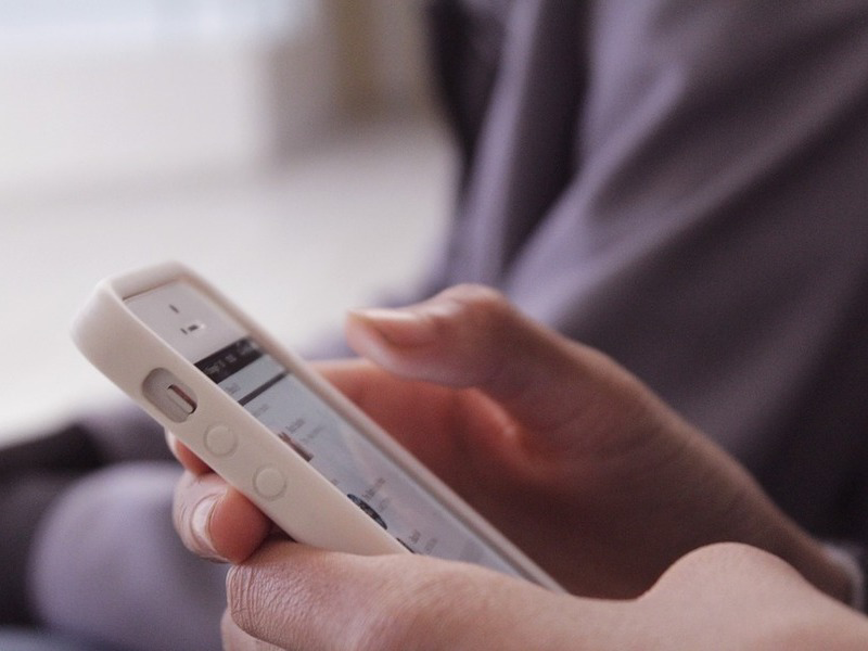 eHealth Apps Replacing or Complementing Health Care Contacts: Scoping Review on Adverse Effects eHealth Apps Replacing or Complementing Health Care Contacts: Scoping Review on Adverse Effects