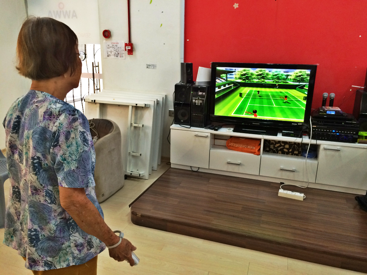 The Social Effects of Exergames on Older Adults: Systematic Review and Metric Analysis The Social Effects of Exergames on Older Adults: Systematic Review and Metric Analysis