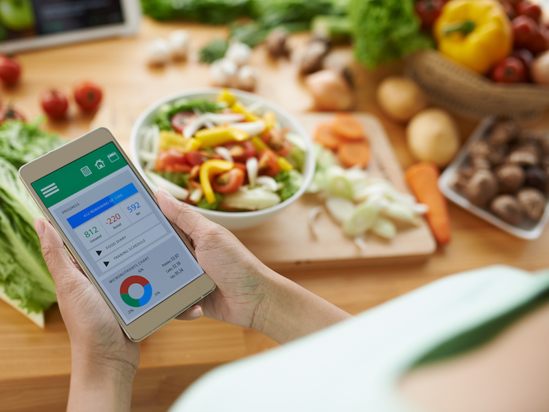 Mobile-Based Interventions for Dietary Behavior Change and Health Outcomes: Scoping Review Mobile-Based Interventions for Dietary Behavior Change and Health Outcomes: Scoping Review