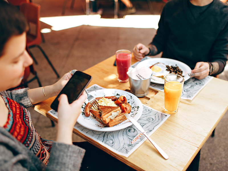 Evaluating Mobile Health Apps for Customized Dietary Recording for Young Adults and Seniors: Randomized Controlled Trial Evaluating Mobile Health Apps for Customized Dietary Recording for Young Adults and Seniors: Randomized Controlled Trial