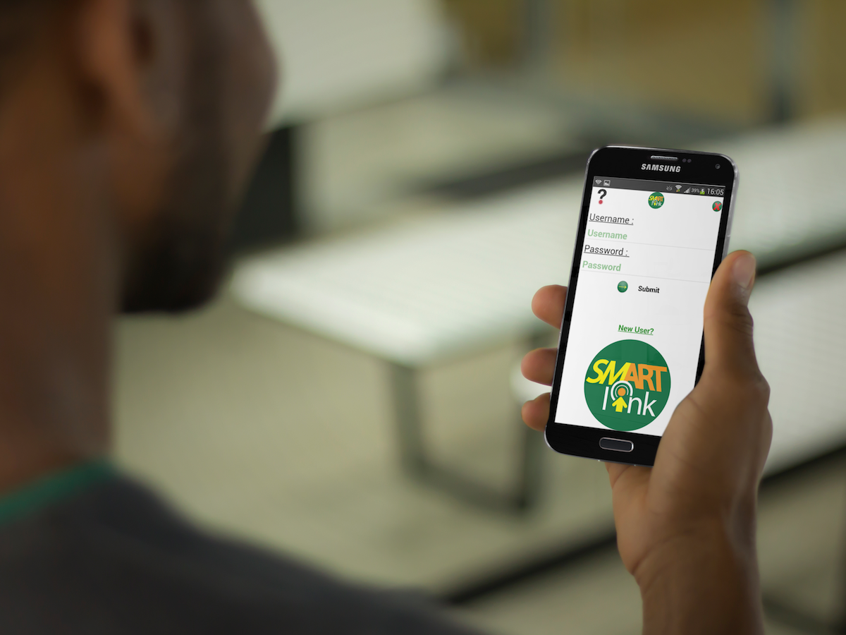 Improving Linkage to HIV Care Through Mobile Phone Apps: Randomized Controlled Trial Improving Linkage to HIV Care Through Mobile Phone Apps: Randomized Controlled Trial