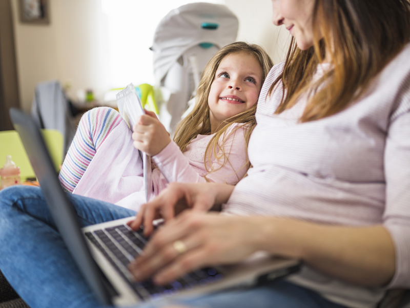 Partnering With Mommy Bloggers to Disseminate Breast Cancer Risk Information: Social Media Intervention Partnering With Mommy Bloggers to Disseminate Breast Cancer Risk Information: Social Media Intervention