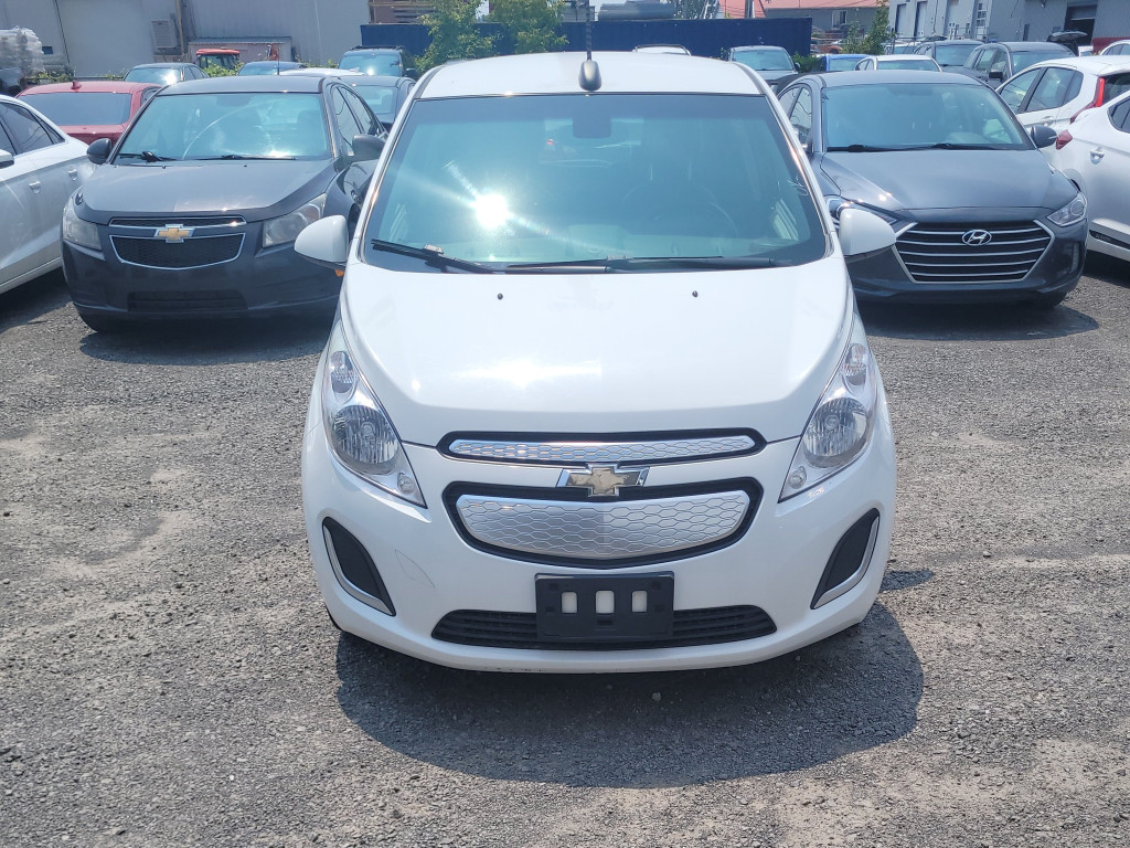 White 2015 Chevrolet Spark EV Hatchback Front-Wheel Drive Automatic