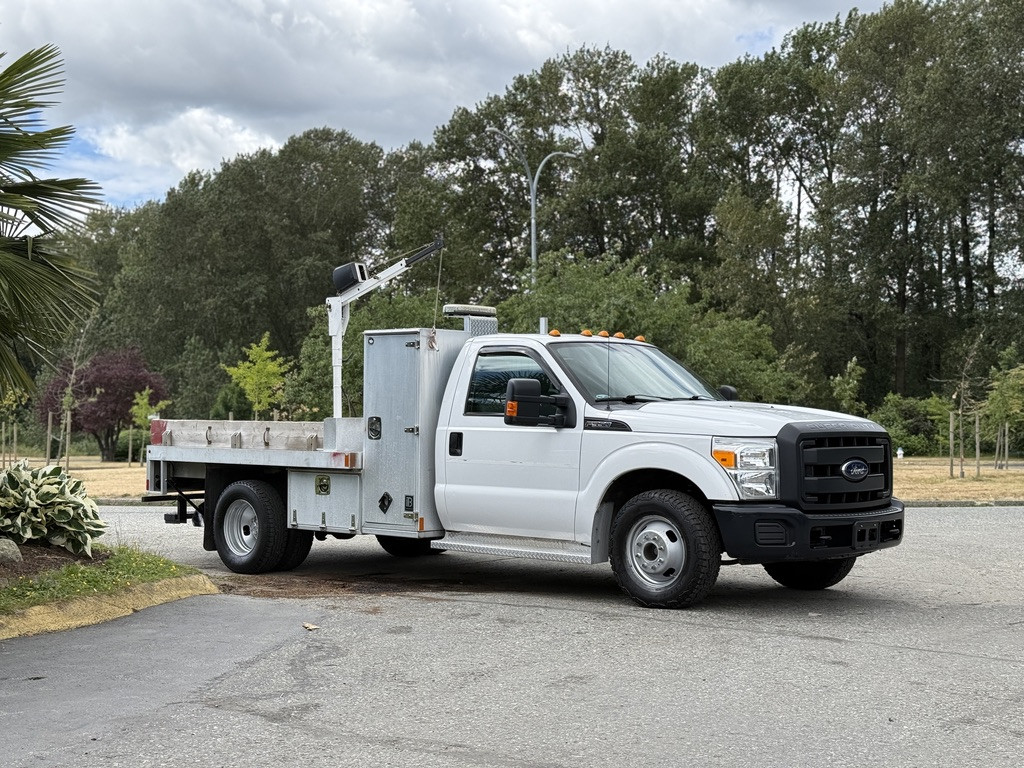 White 2015 Ford F-350 Super Duty Chassis Automatic