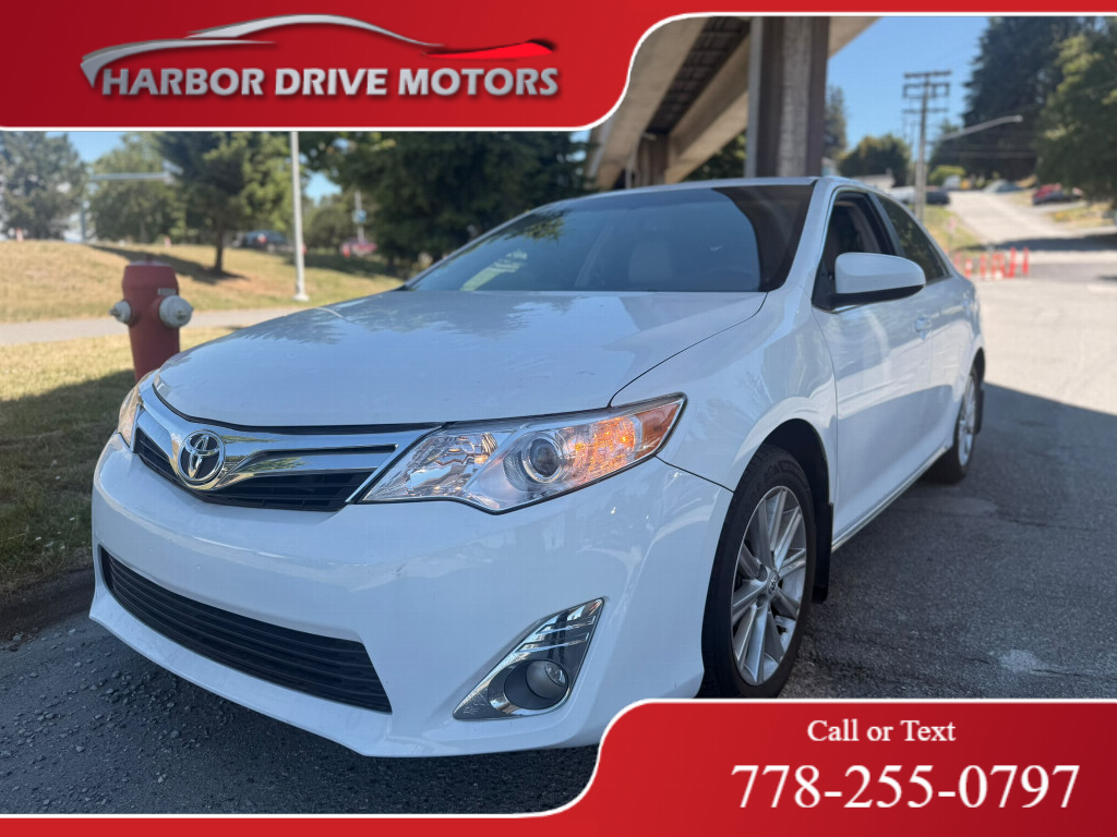 White 2013 Toyota Camry XLE Sedan Front-Wheel Drive Automatic