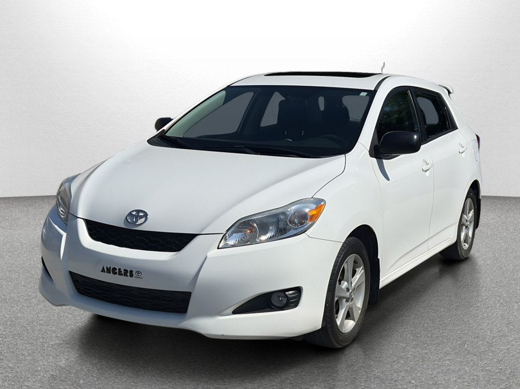 White 2014 Toyota Matrix Hatchback Manual
