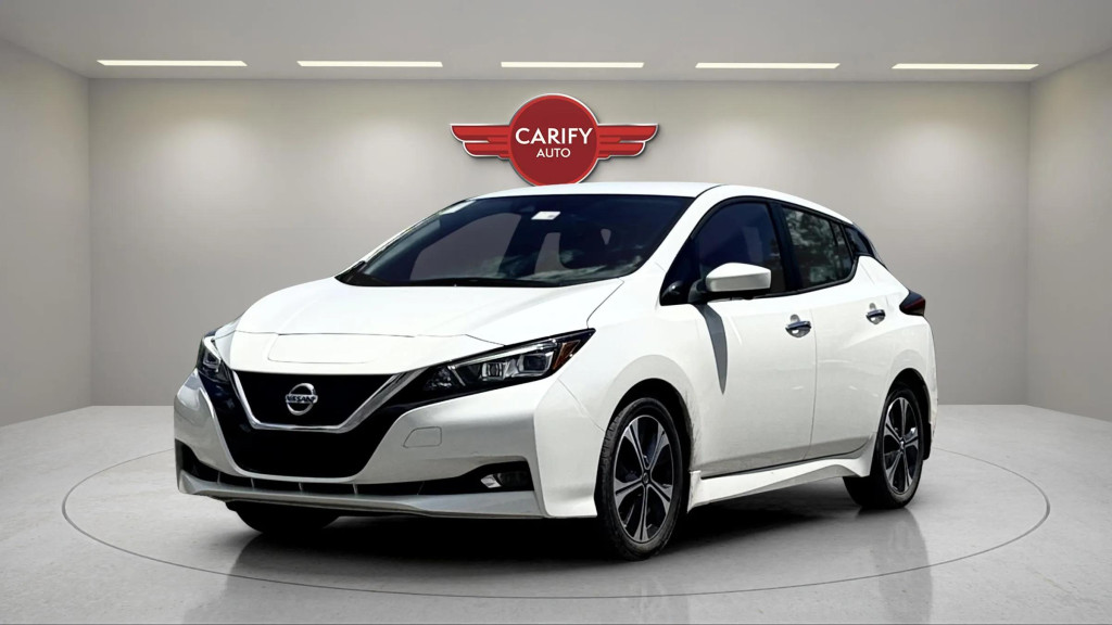 White 2021 Nissan LEAF SV FWD Hatchback Front-Wheel Drive Automatic