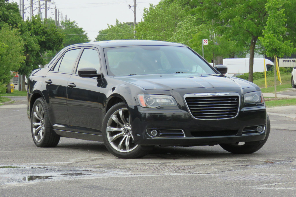 Black 2014 Chrysler 300 S RWD Sedan Rear-Wheel Drive Automatic