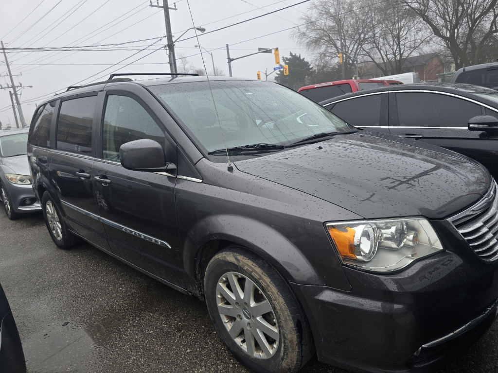 2015 Chrysler Town & Country Touring FWD