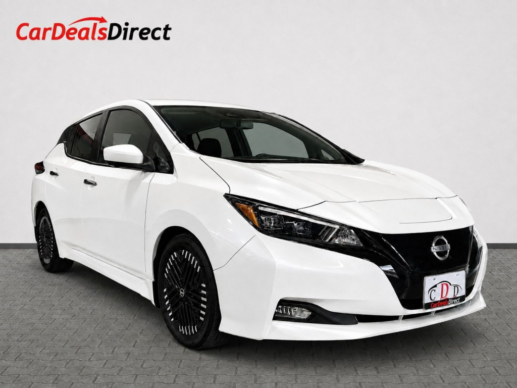 White 2023 Nissan LEAF Hatchback Automatic