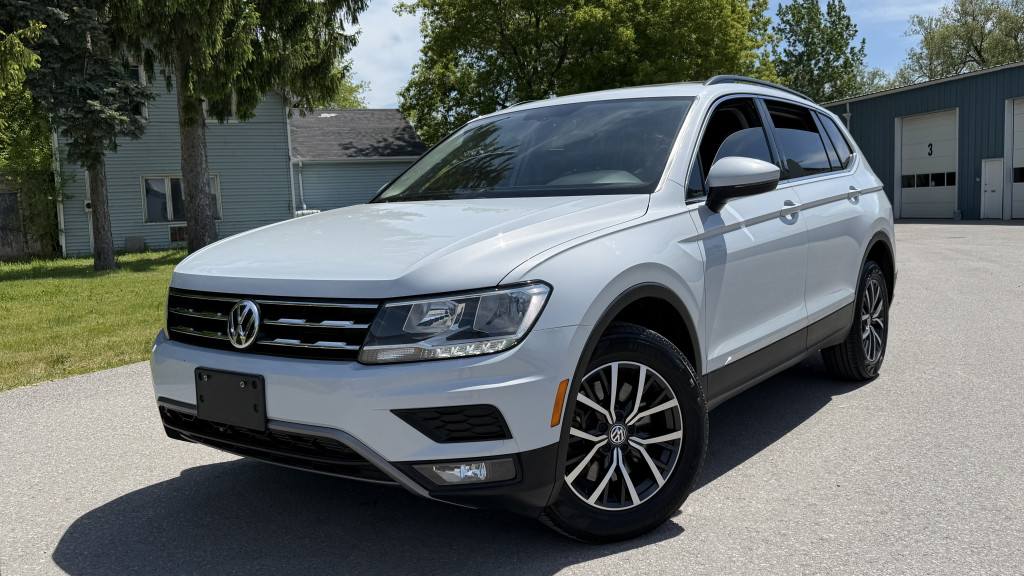 White 2018 Volkswagen Tiguan Comfortline 4Motion SUV / Crossover Automatic