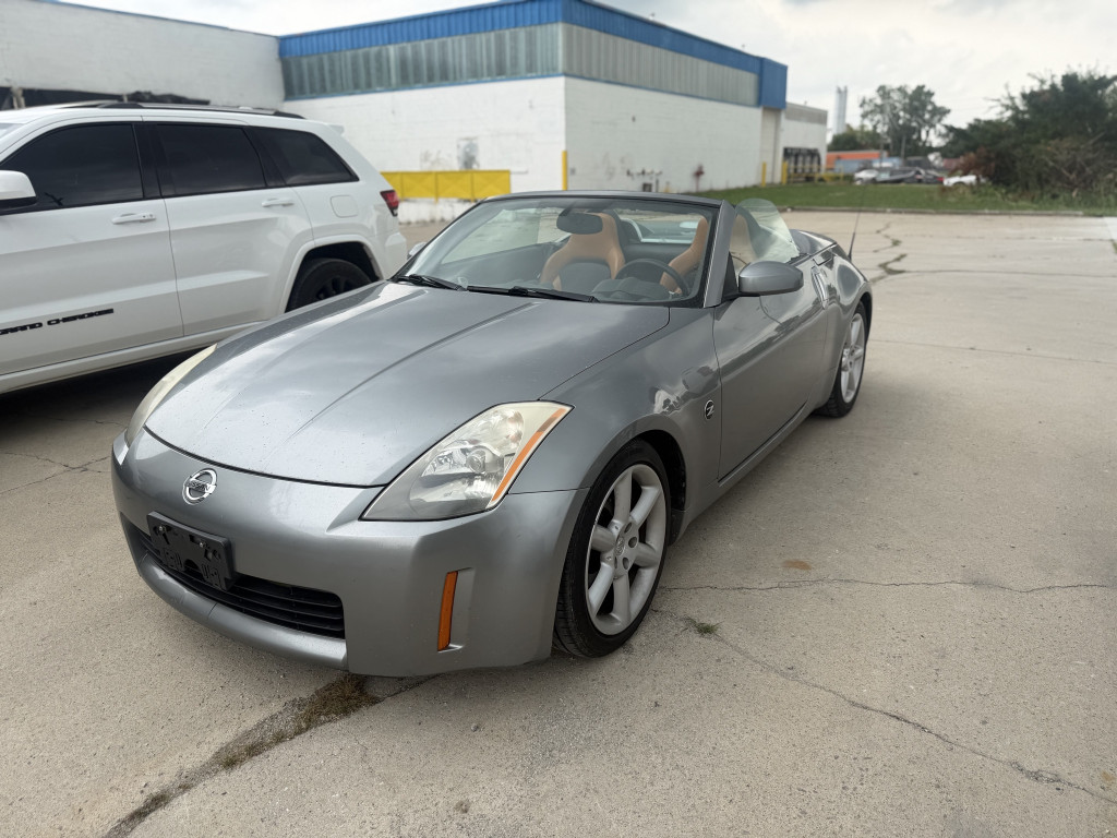 Gray 2004 Nissan 350Z Coupe Rear-Wheel Drive Automatic