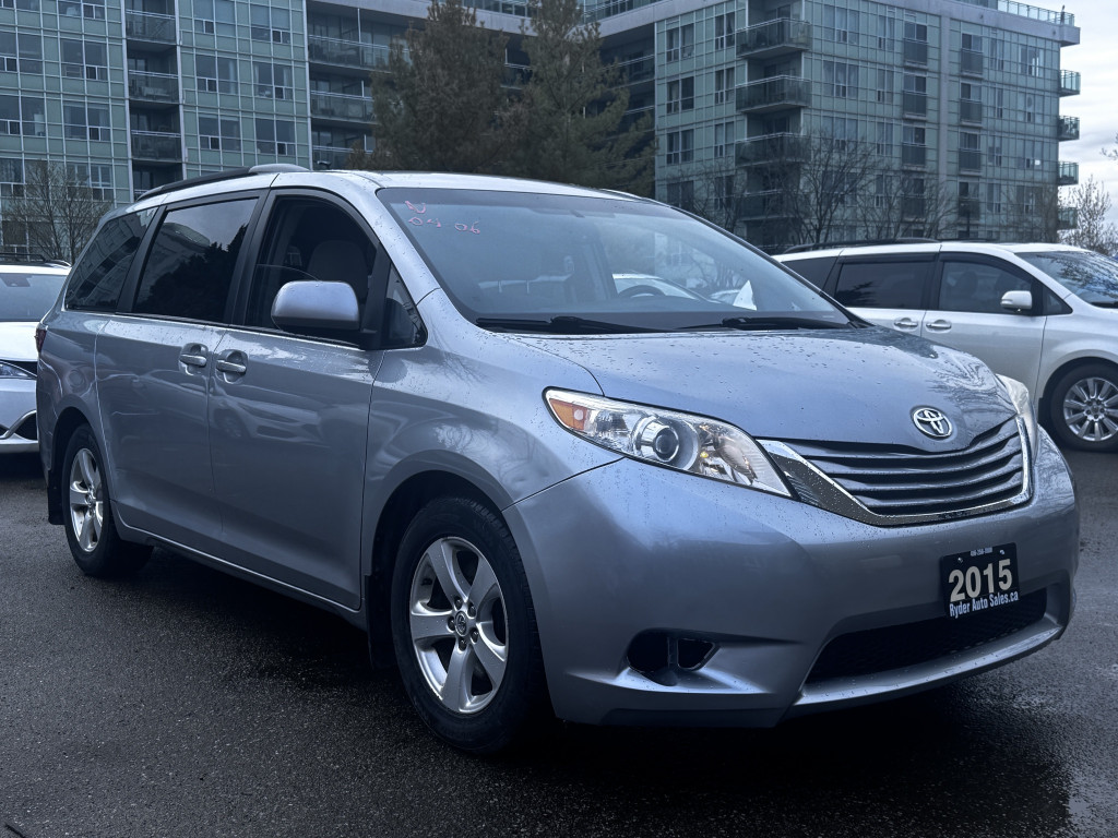 2015 Toyota Sienna LE 7-Passenger Auto Access Seat