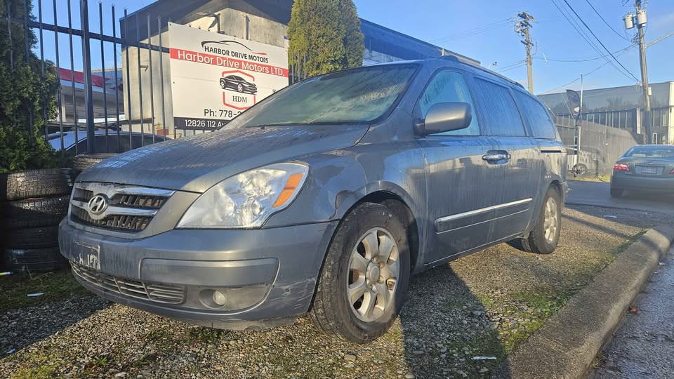 2007 Hyundai Entourage SE FWD