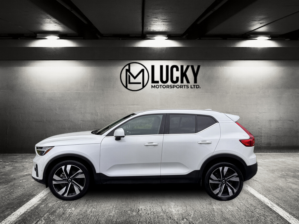 2023 Volvo XC40 B5 Ultimate Bright Theme AWD