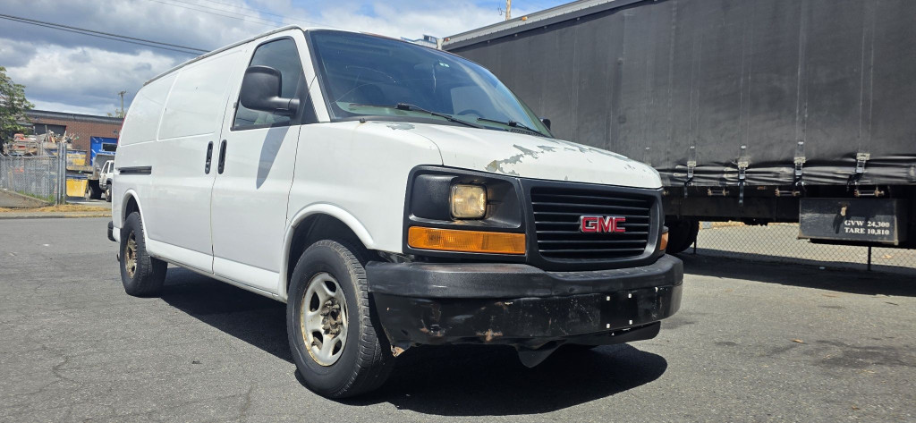 White 2007 GMC Savana Cargo Van Rear-Wheel Drive Automatic