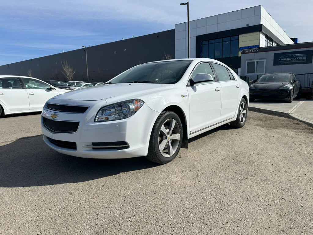 White 2009 Chevrolet Malibu Hybrid Sedan Front-Wheel Drive Automatic