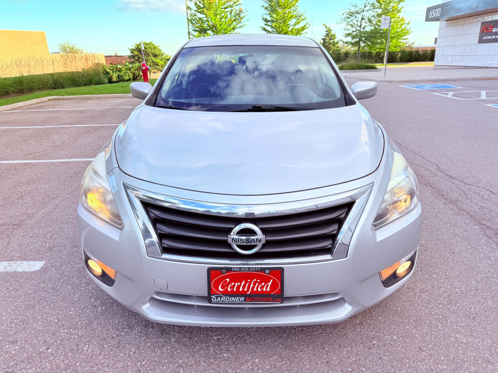 Silver 2014 Nissan Altima Sedan Front-Wheel Drive Automatic