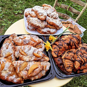 Croissant ricotta, fromage à la crème et pêche