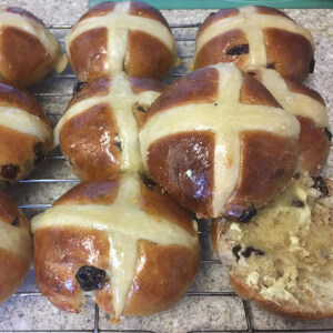 Brioches de carême raisins, amandes, cannelle et érable 
