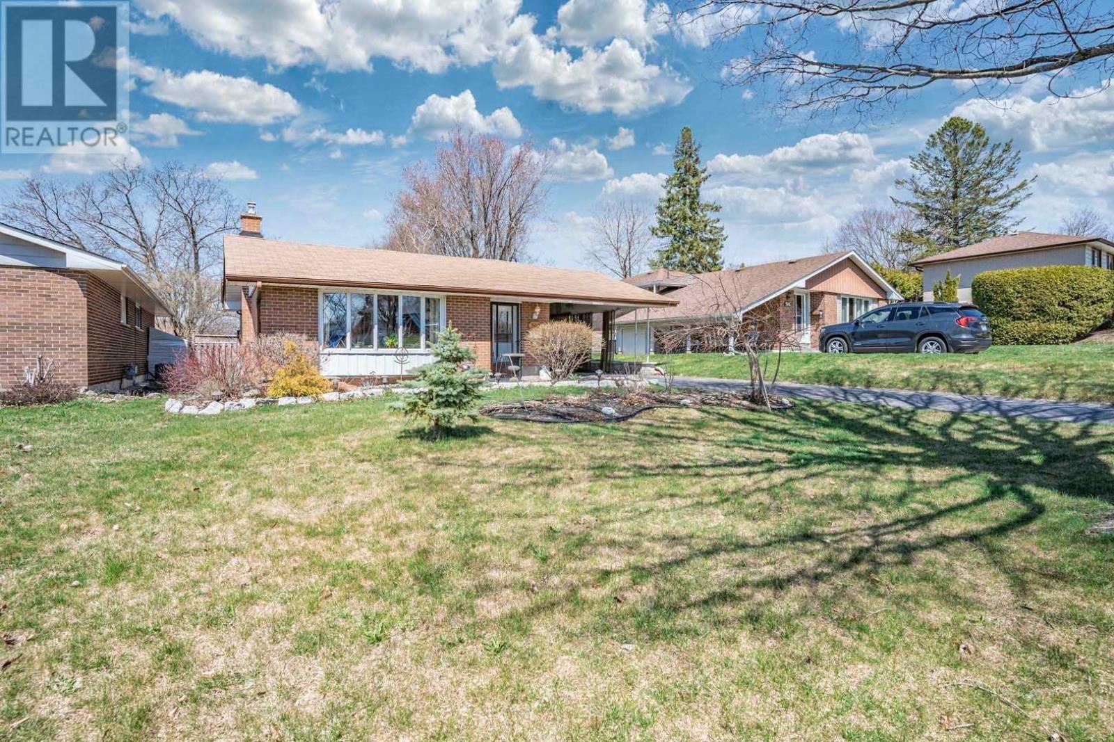 592 Dundee Ave, Oshawa, ON Detached Backsplit for Sale 649K SoldWell