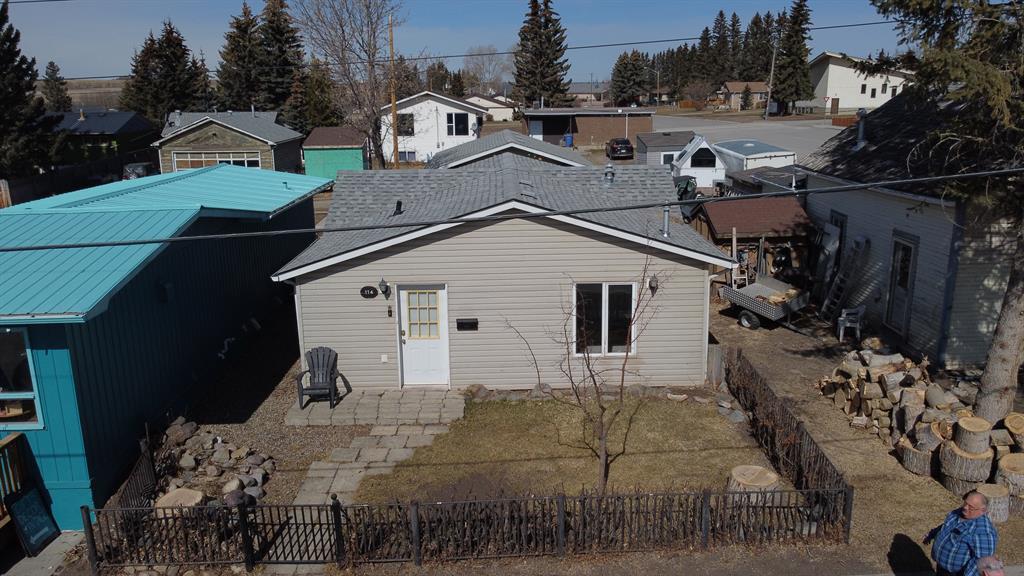 114 Centre Street, Cremona, AB Detached Bungalow for Sale 199K