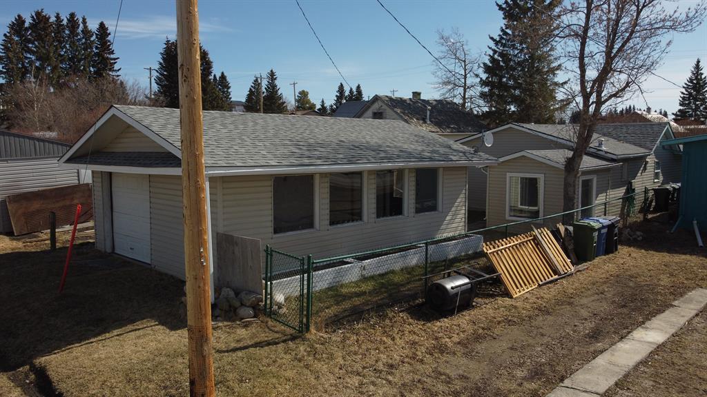 114 Centre Street, Cremona, AB Detached Bungalow for Sale 199K