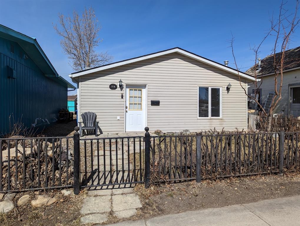 114 Centre Street, Cremona, AB Detached Bungalow for Sale 199K