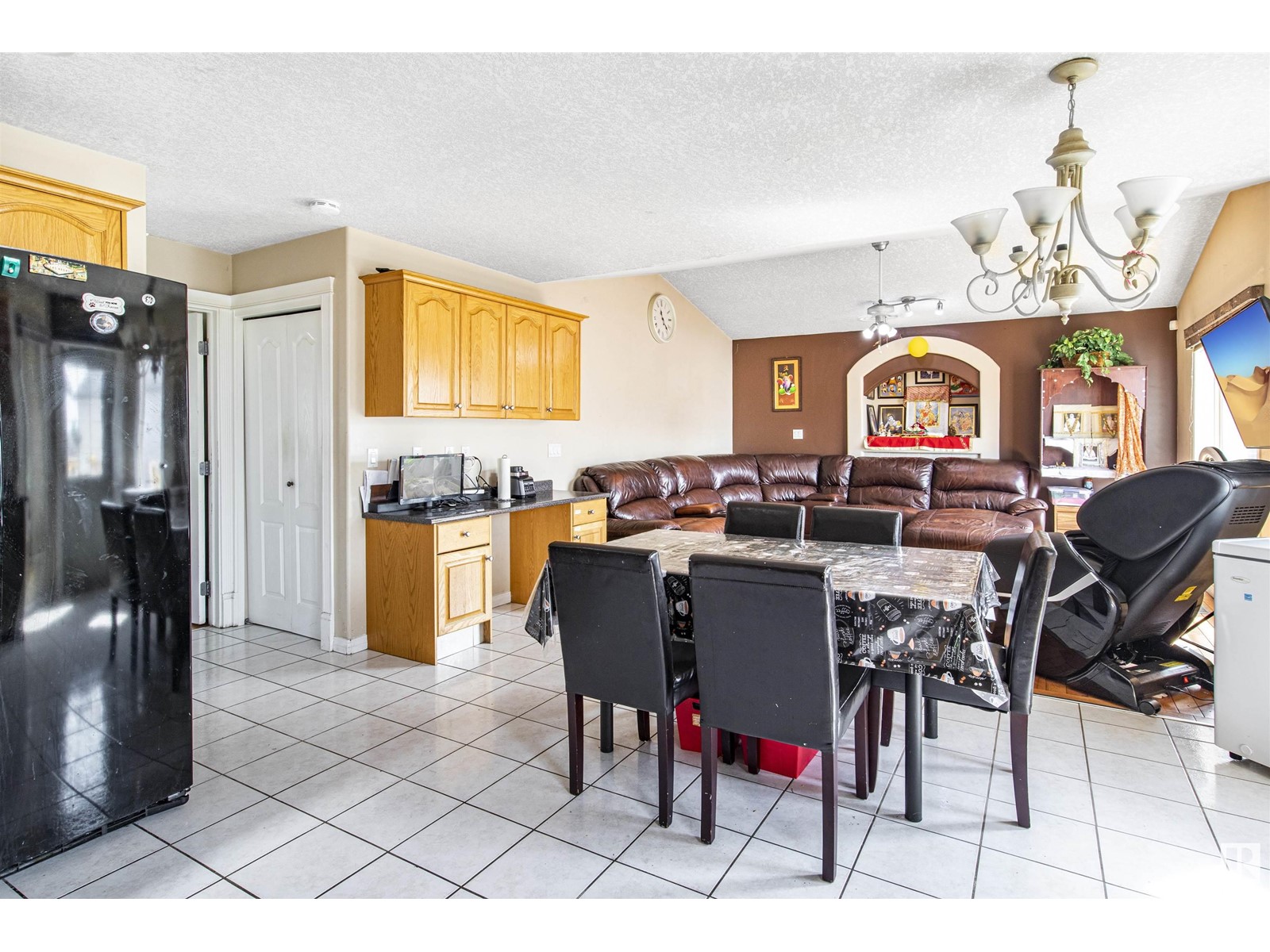 2423 35 Av Nw, Edmonton, AB Detached BiLevel for Sale 575K SoldWell