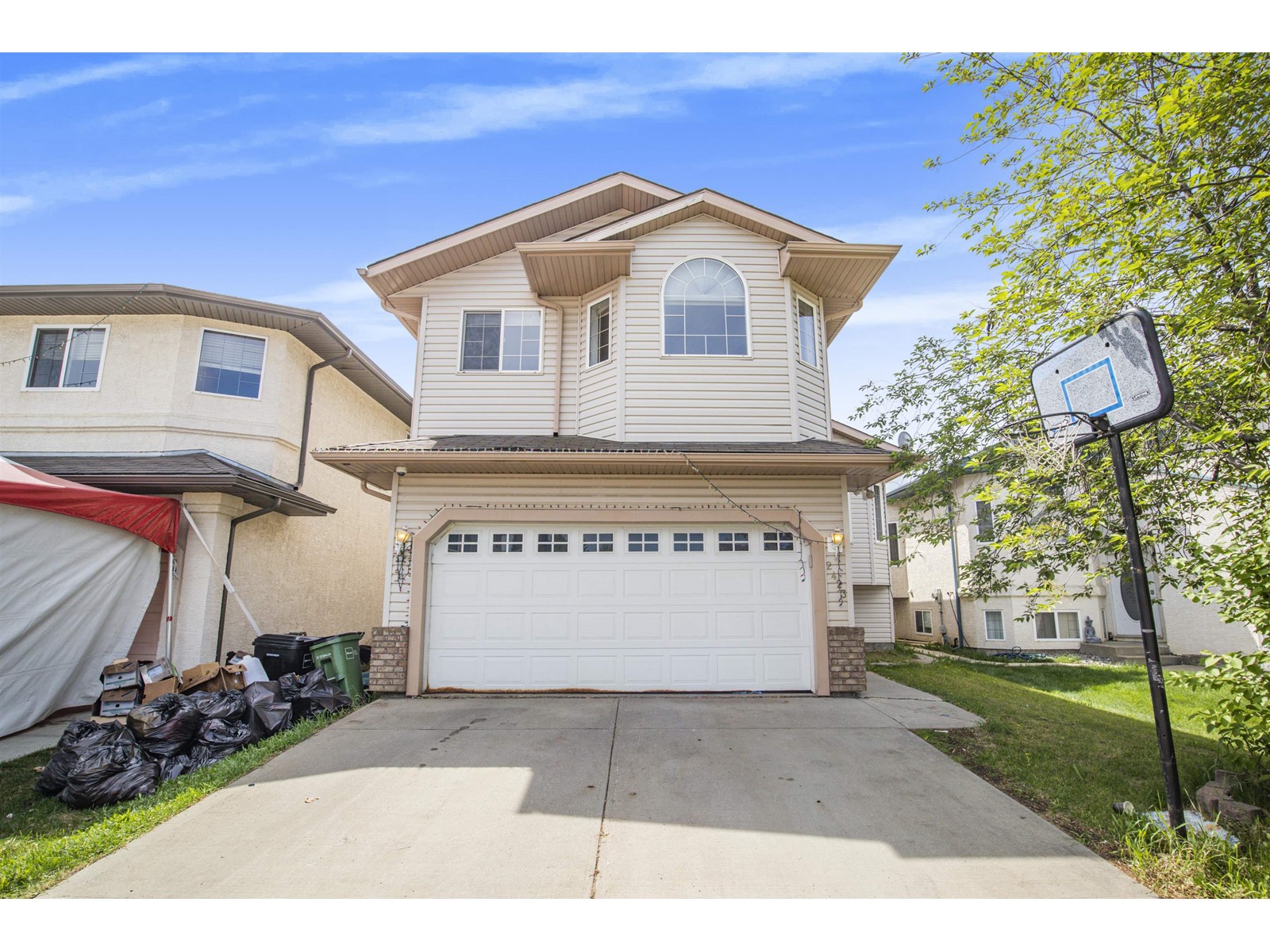 2423 35 Av Nw, Edmonton, AB Detached BiLevel for Sale 575K SoldWell