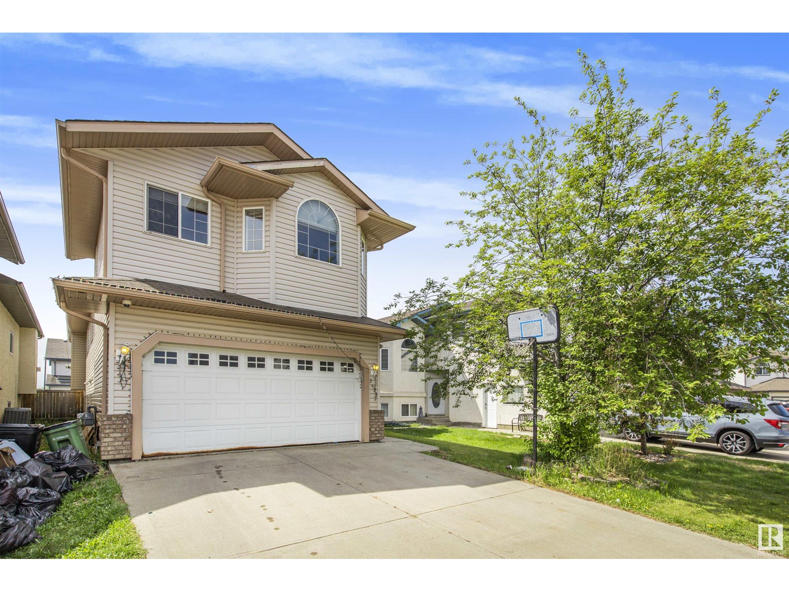 2423 35 Av Nw, Edmonton, AB Detached BiLevel for Sale 575K SoldWell