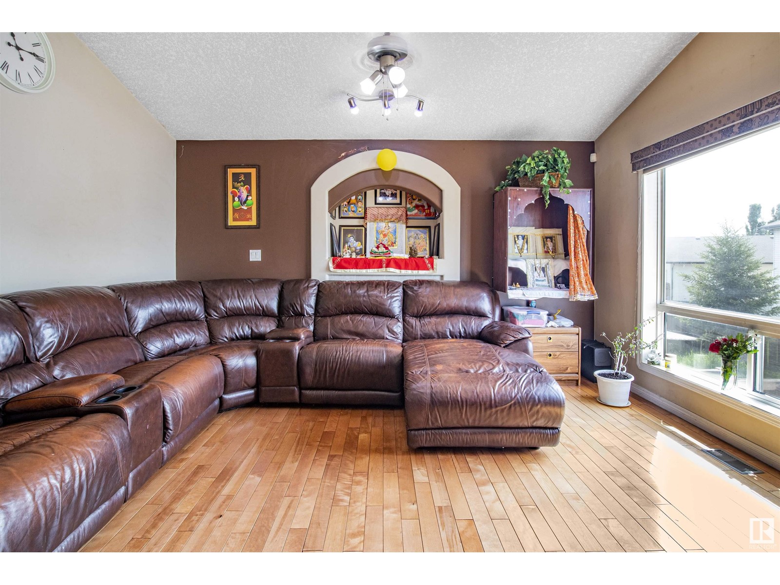 2423 35 Av Nw, Edmonton, AB Detached BiLevel for Sale 575K SoldWell