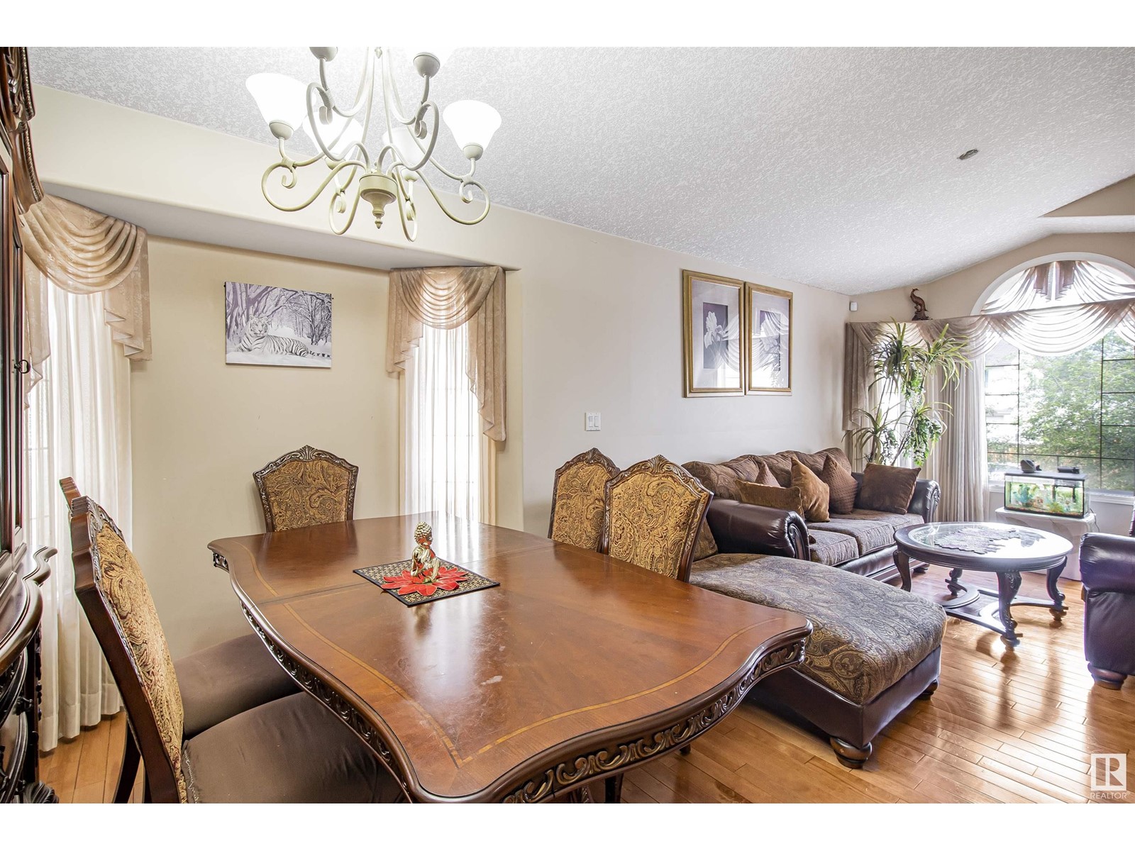 2423 35 Av Nw, Edmonton, AB Detached BiLevel for Sale 575K SoldWell