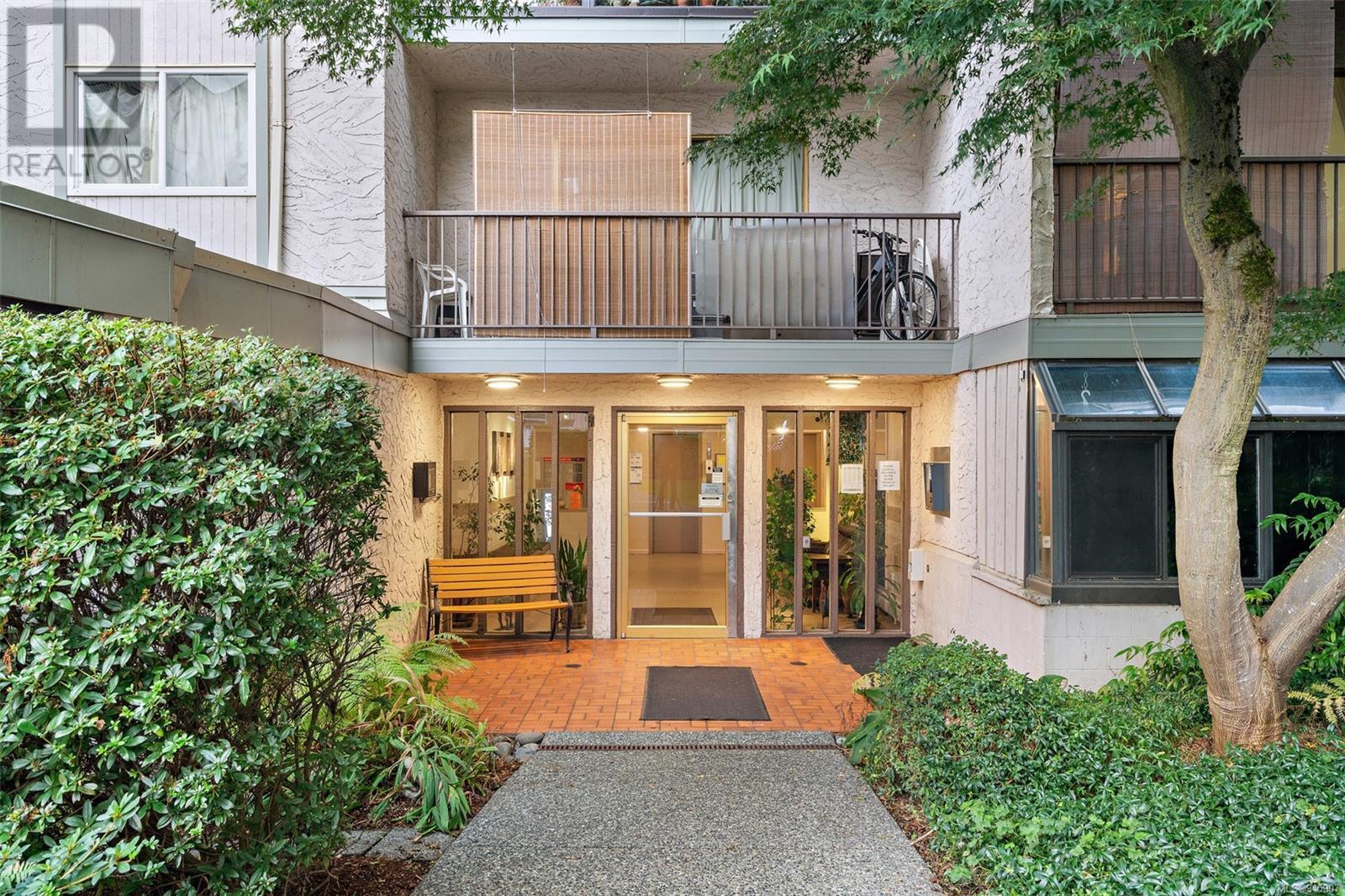 3225 Eldon Pl 2, Saanich, BC Condo Apartment for Sale 320K SoldWell