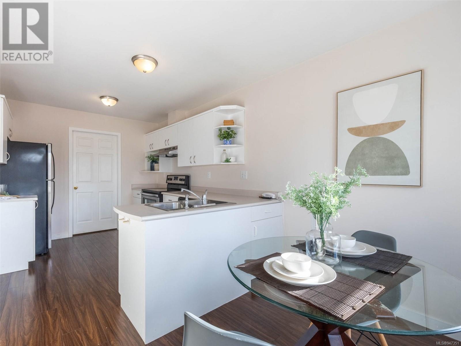 9945 Fifth St 302, Sidney, BC Condo Apartment for Sale 579K